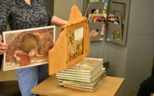 Uczestnicy spotkania autorskiego z Magdaleną Zarębską