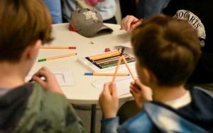 Uczestnicy spotkania autorskiego z Magdaleną Zarębską