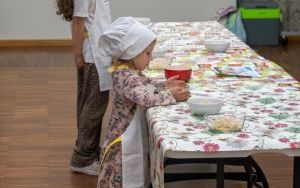 Uczestnicy zajęć "Czytaj, Gotuj, Smakuj" (2)