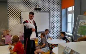 Uczestnicy zajęć z magicznymi eksperymentami (3)