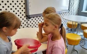 Uczestnicy zajęć z magicznymi eksperymentami (2)