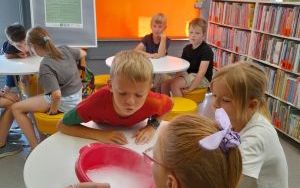 Uczestnicy zajęć z magicznymi eksperymentami (3)