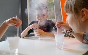 Uczestnicy zajęć z magicznymi eksperymentami (7)