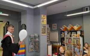 Uczestnicy zajęć z magicznymi eksperymentami (1)