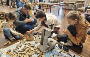 Fotorelacja z warsztatów tworzenia karmników (14)