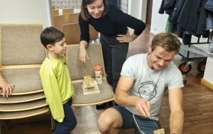 Fotorelacja z warsztatów tworzenia karmników (6)