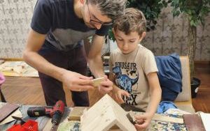 Fotorelacja z warsztatów tworzenia karmników (7)