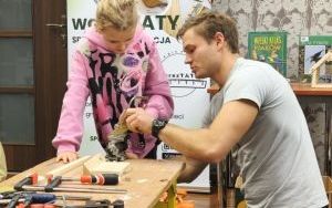 Fotorelacja z warsztatów tworzenia karmników (8)