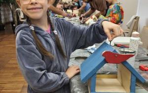 Fotorelacja z warsztatów tworzenia karmników (9)