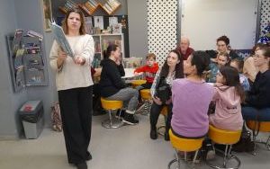 Uczestnicy zajęć w ramach Klubu Książkowych Jeżyków (1)