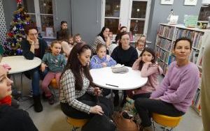 Uczestnicy zajęć w ramach Klubu Książkowych Jeżyków (2)