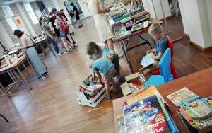 Zdjęcia dokumentujące GIEŁDĘ KSIĄŻKI w dniach 14 i 15 lipca 2020 r.