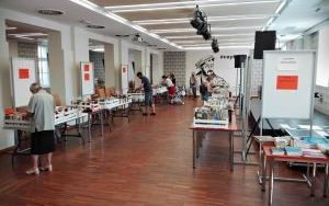 Zdjęcia dokumentujące GIEŁDĘ KSIĄŻKI w dniach 14 i 15 lipca 2020 r.