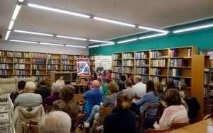 Fotorelacja ze spotkania autorskiego z Magdaleną Majcher (2)