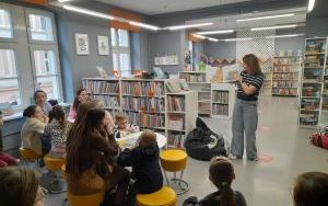 Fotorelacja ze spotkania Klubu Książkowych Jeżyków w Bibliotece "Pod Sową" (1)