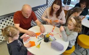 Fotorelacja ze spotkania Klubu Książkowych Jeżyków w Bibliotece "Pod Sową" (2)