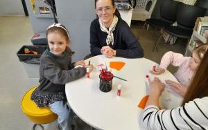 Fotorelacja ze spotkania Klubu Książkowych Jeżyków w Bibliotece "Pod Sową" (1)