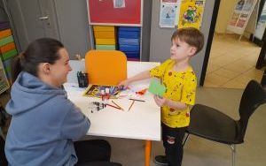 Fotorelacja ze spotkania Klubu Książkowych Jeżyków w Bibliotece "Pod Sową" (2)