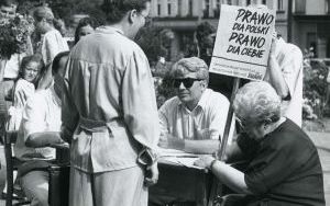 Zbiórka podpisów pod projektem konstytucji, 1994 r.