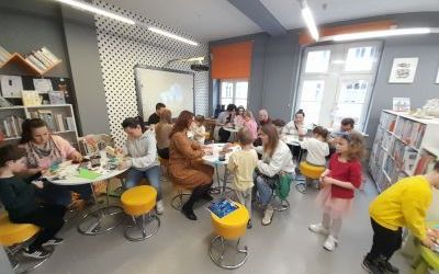 Uczestnicy zajęć w ramach Klubu Książkowych Jeżyków (5)