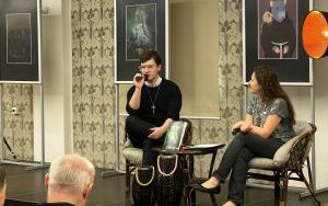 Fotorelacja ze spotkania autorskiego z Maciejem Rozumkiem (1)