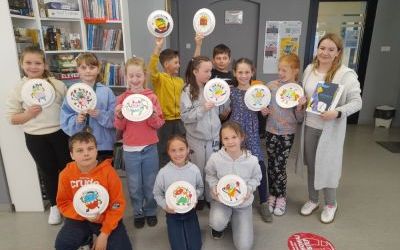 Uczestnicy lekcji bibliotecznej w ramach projektu Nasza Mała Biblioteka