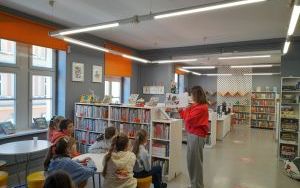 Uczestnicy lekcji bibliotecznej w ramach projektu Nasza Mała Biblioteka (1)
