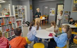 Uczestnicy lekcji bibliotecznej w ramach projektu Nasza Mała Biblioteka (3)