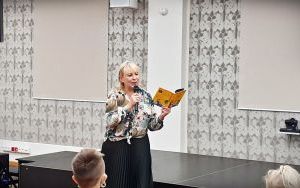 Zdjęcia ze spotkania autorskiego z Ewą Chotomską