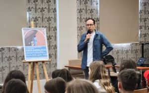 Fotorelacja ze spotkania podróżniczego dla młodzieży z Piotrem Kowalczykiem (6)