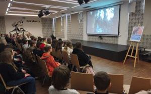 Fotorelacja ze spotkania podróżniczego dla młodzieży z Piotrem Kowalczykiem (7)