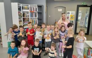 Fotorelacja z lekcji bibliotecznej dla grupy "Odkrywców" z Przedszkola Zielone Ogrody