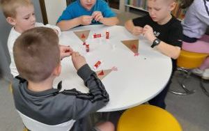 Fotorelacja z lekcji bibliotecznej dla grupy "Odkrywców" z Przedszkola Zielone Ogrody (1)