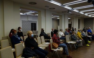 Spotkanie z Marzeną Filipczak "Na północy: zorze, gejzery i renifery"