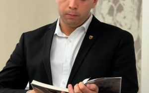 Starosta Oleśnicki czyta "Dziady"