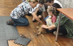 Dzieci podczas dogoterapii (8)