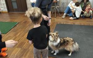 Dzieci podczas dogoterapii (7)