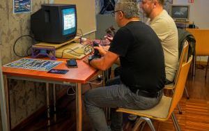 Uczestnicy imprezy retro gamingowej Pixelove Ole (7)