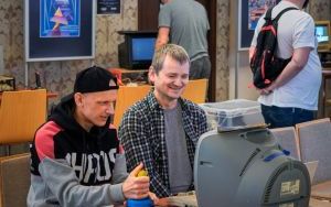 Uczestnicy imprezy retro gamingowej Pixelove Ole (1)