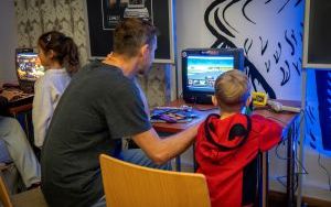 Uczestnicy imprezy retro gamingowej Pixelove Ole (6)