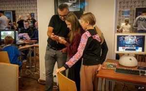 Uczestnicy imprezy retro gamingowej Pixelove Ole (3)