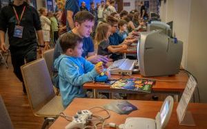 Uczestnicy imprezy retro gamingowej Pixelove Ole (8)
