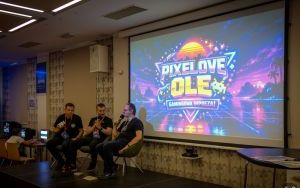Uczestnicy imprezy retro gamingowej Pixelove Ole (1)