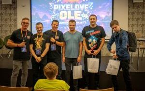 Uczestnicy imprezy retro gamingowej Pixelove Ole (6)