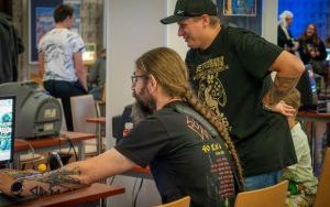Uczestnicy imprezy retro gamingowej Pixelove Ole (2)