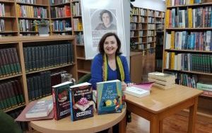 Agnieszka Krawczyk pozuje do zdjęcia