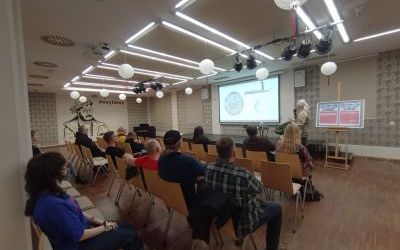 Uczestnicy i prelegent wykładu przez Koreańską Nocą Bibliotek (1)