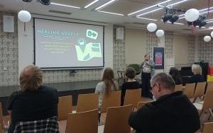 Uczestnicy i prelegent wykładu przez Koreańską Nocą Bibliotek (1)
