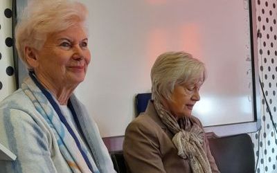 Seniorzy czytają dzieciom (4)