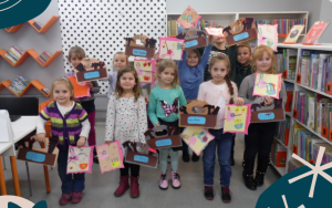 Archiwalne zdjęcie z zajęć Klubu Książkowych Jeżyków